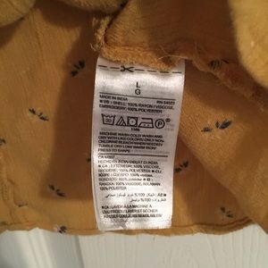 Old Navy Tops - Short Sleeve Yellow Blouse Old Navy Tops - Short Sleeve Yellow Blouse
